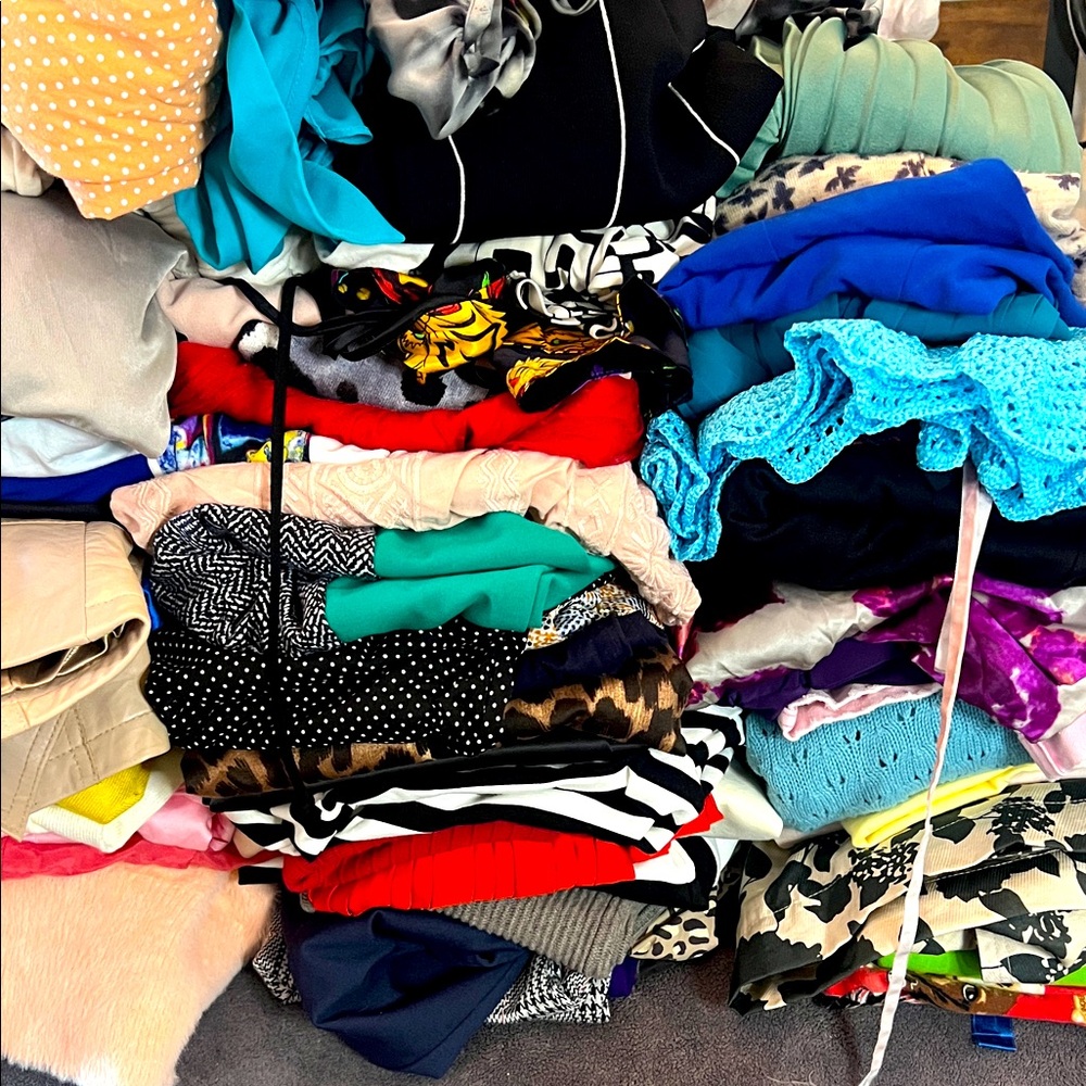 Colorful Clothing Bundle Live Show Listing